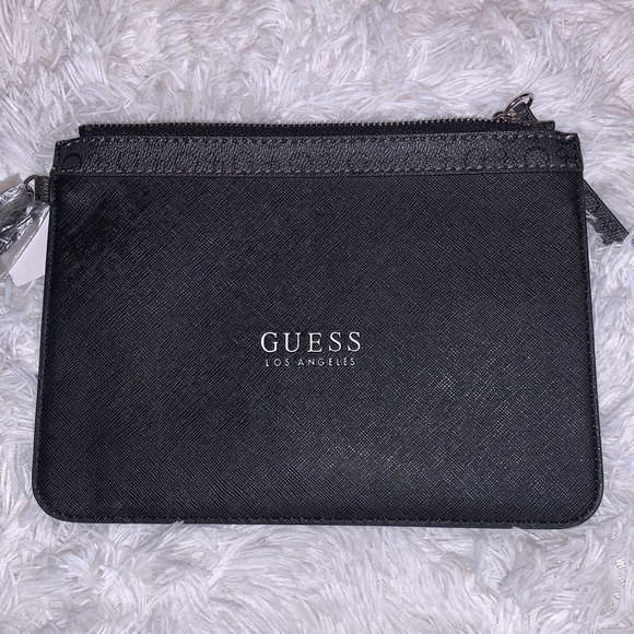 ⭐️BLACK GUESS PURSE AND WRISTLET BUNDLE - Picture 13 of 16